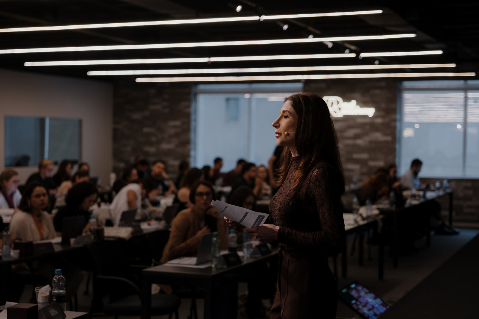 Jennifer Setti palestrando para mentorados
